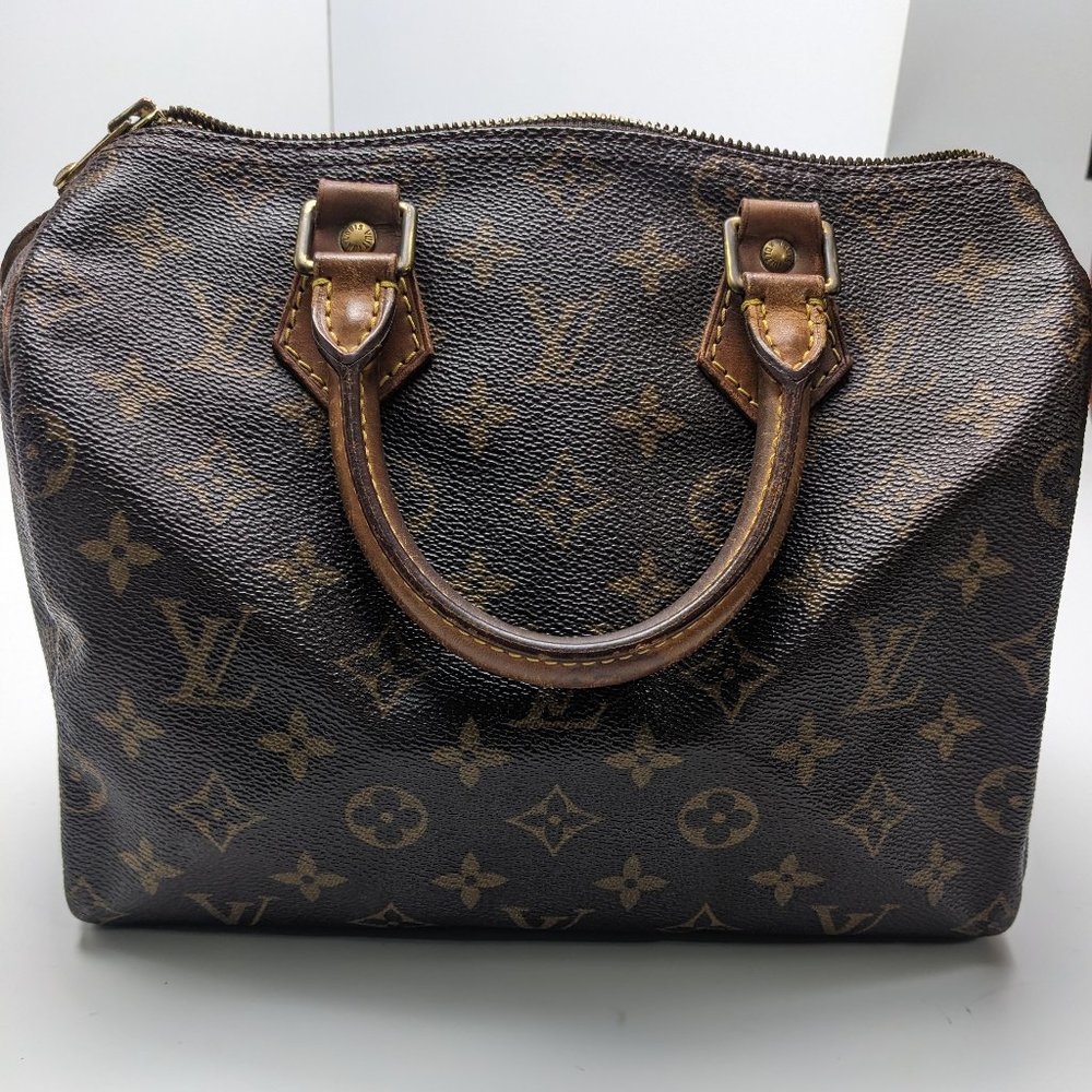 PRE OWNED AUTHENTIC LOUIS VUITTON MONOGRAM SPEEDY 25